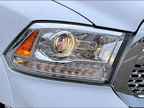 Used 2018 RAM 1500 Laramie image 27