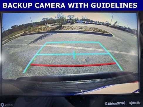 Used 2021 Toyota Highlander XLE image 3