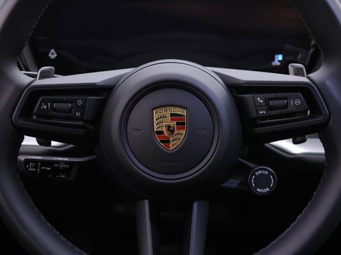 Used 2024 Porsche Cayenne image 18