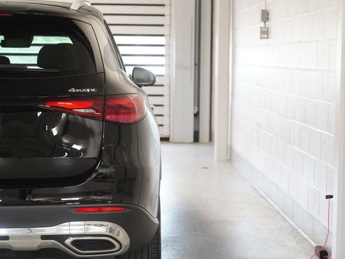 Used 2024 Mercedes-Benz GLC 300 4MATIC image 10