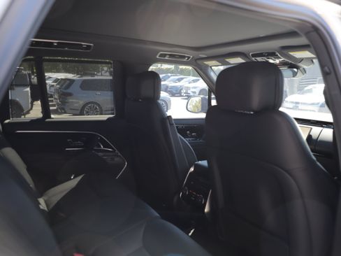Certified 2025 Land Rover Range Rover SE AWD/4WD image 13