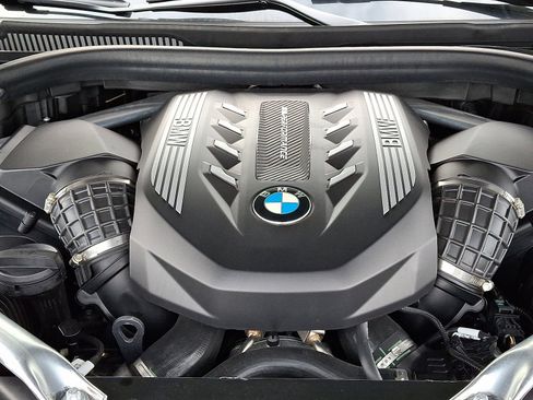 Used 2021 BMW X7 M50i w/ Dynamic Handling Package image 29