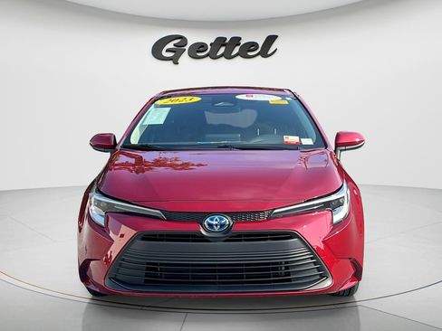 Used 2023 Toyota Corolla LE FWD image 2