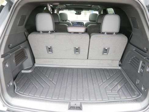 Used 2024 Chevrolet Traverse RS image 9