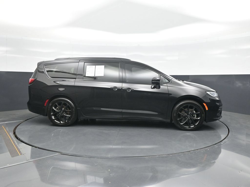 Used 2025 Chrysler Pacifica Limited FWD image 8