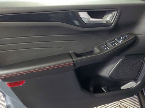 Used 2025 Ford Escape ST-Line w/ Cold Weather Package image 13