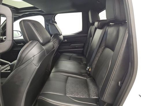 Used 2025 Toyota Tacoma Limited AWD/4WD image 31