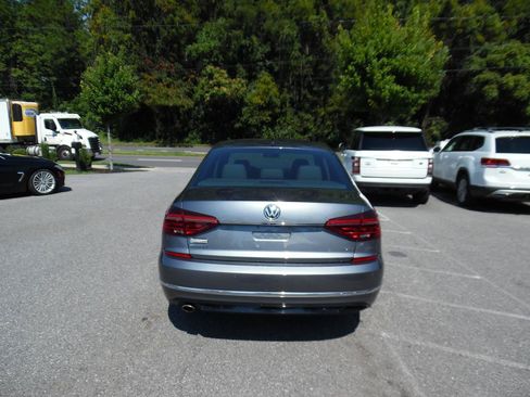 Used 2019 Volkswagen Passat 2.0T SE R-Line FWD image 5