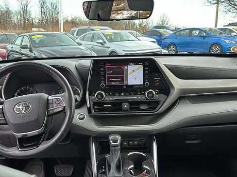 Used 2020 Toyota Highlander Limited image 12