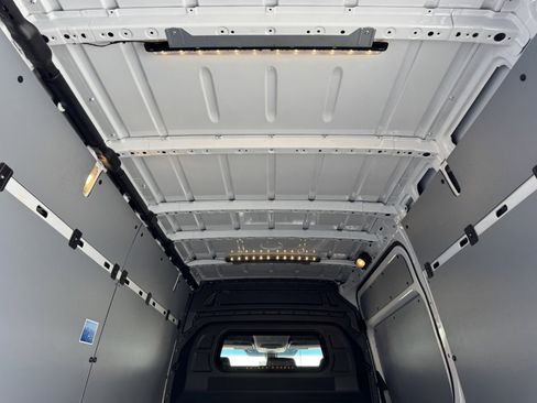 New 2025 Mercedes-Benz Sprinter 2500 image 9