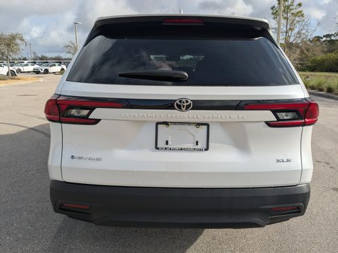 Used 2025 Toyota Grand Highlander XLE image 6
