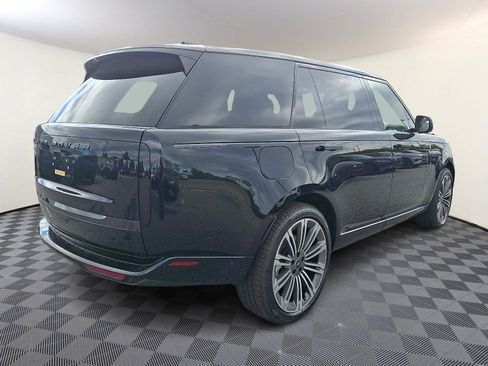 New 2025 Land Rover Range Rover Long Wheelbase SE image 5