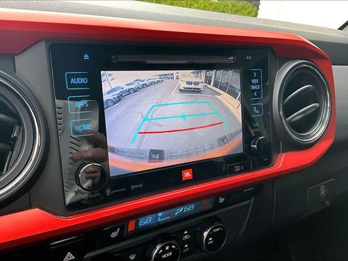 Used 2018 Toyota Tacoma TRD Sport image 28