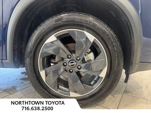 Used 2025 Nissan Rogue SV AWD/4WD image 24