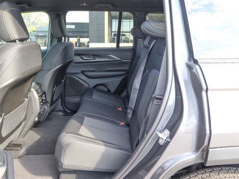 New 2025 Jeep Grand Cherokee Laredo w/ Luxury Tech Group I image 14