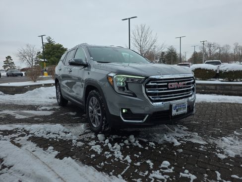 Used 2024 GMC Terrain SLT w/ Infotainment Package II image 7