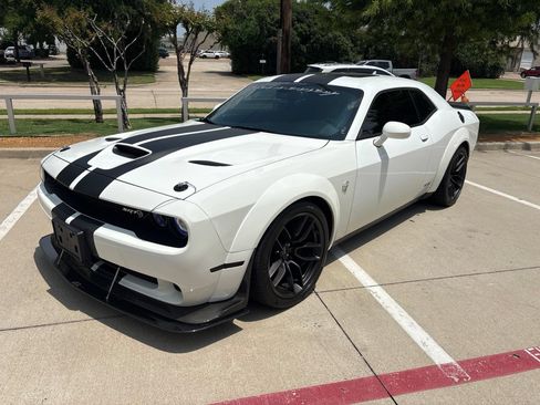 Used 2018 Dodge Challenger SRT Hellcat RWD image 1