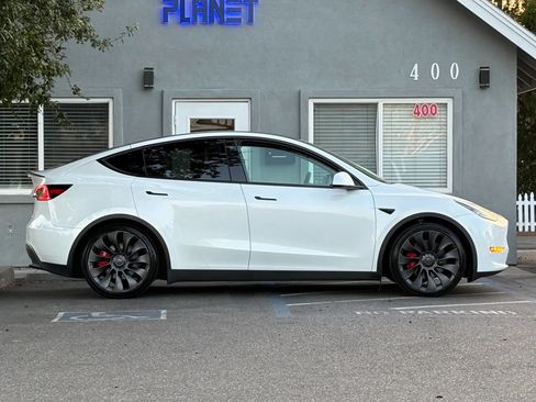 Used 2023 Tesla Model Y Performance AWD/4WD image 4
