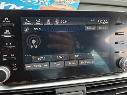Used 2018 Honda Accord Touring image 27