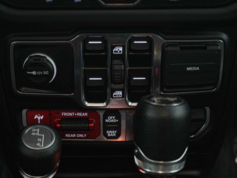 Used 2024 Jeep Wrangler Unlimited Rubicon w/ Convenience Group AWD/4WD image 19