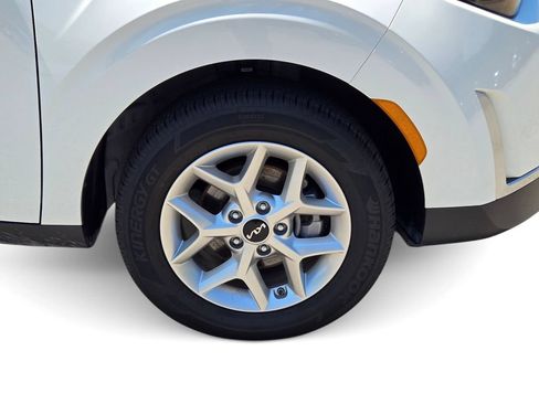 Certified 2025 Kia Soul LX w/ LX Technology Package FWD image 6