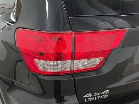 Used 2011 Jeep Grand Cherokee Limited AWD/4WD image 32