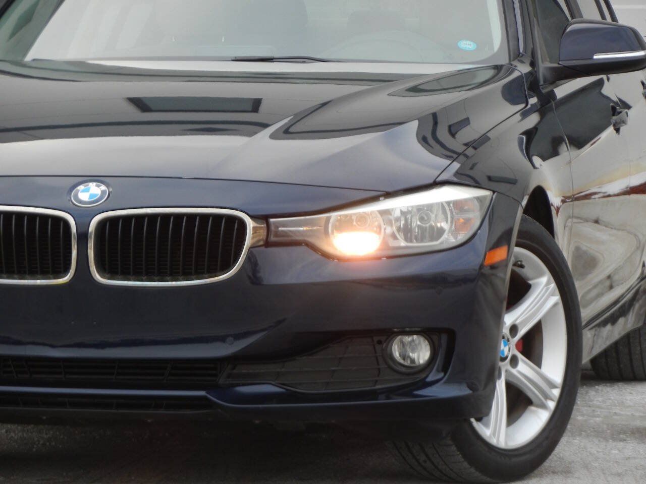 Used 2014 BMW 320i Sedan RWD image 4