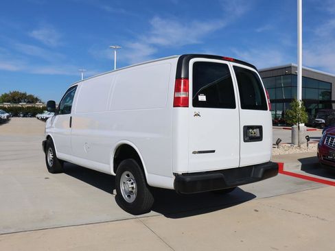 Used 2018 Chevrolet Express 2500 image 3