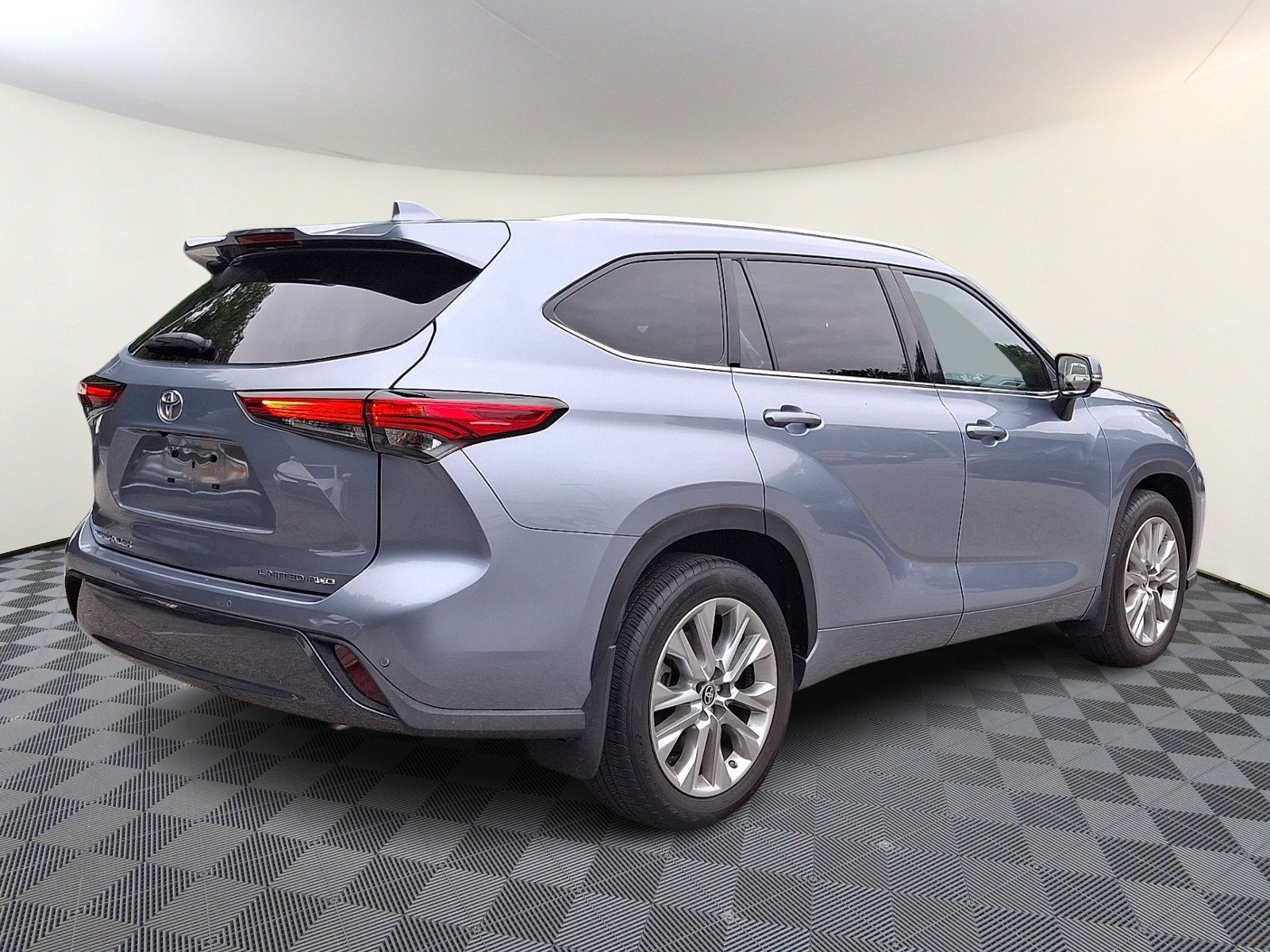 Used 2023 Toyota Highlander Limited AWD/4WD image 6