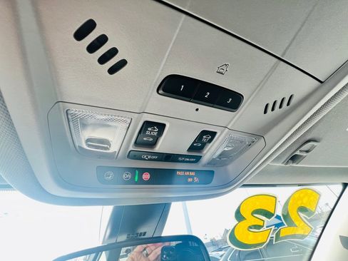 Used 2023 GMC Acadia SLT w/ Elevation Edition image 29