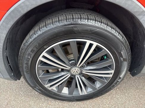 Used 2018 Volkswagen Tiguan S FWD image 12