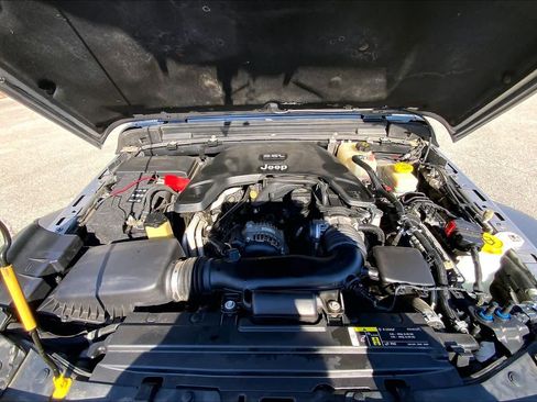 Used 2018 Jeep Wrangler Unlimited Sport S image 31