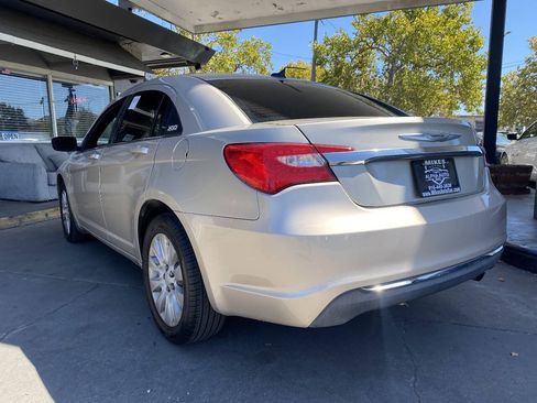 Used 2014 Chrysler 200 LX FWD image 5