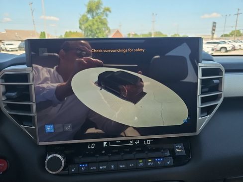 Used 2025 Toyota Sequoia Limited AWD/4WD image 22
