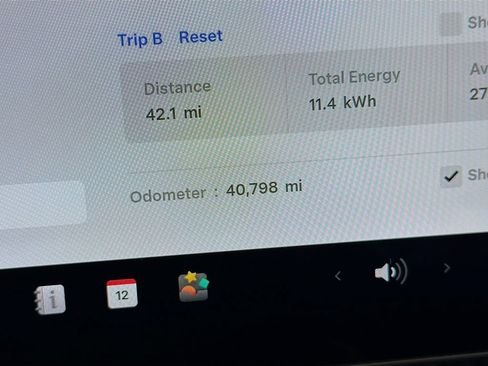 Used 2021 Tesla Model Y Long Range image 34