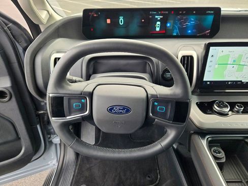 Certified 2025 Ford Expedition Active AWD/4WD image 40