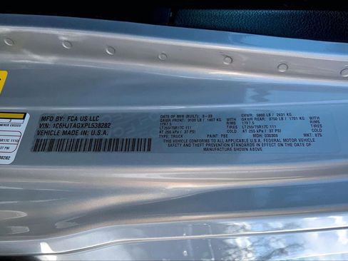 Certified 2023 Jeep Gladiator Willys image 30