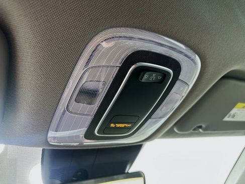 Used 2025 Hyundai Elantra Sport image 30