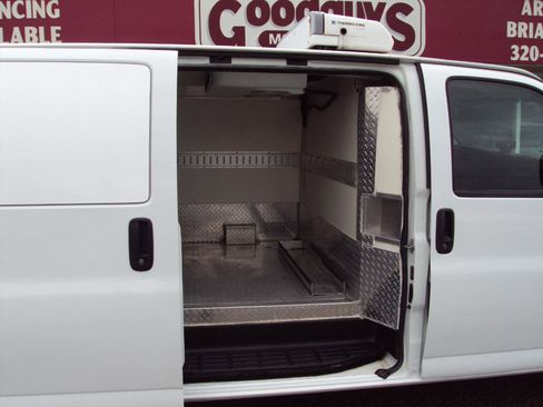 Used 2011 Chevrolet Express 1500 AWD image 11
