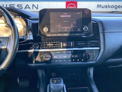 Used 2022 Nissan Pathfinder SV image 9