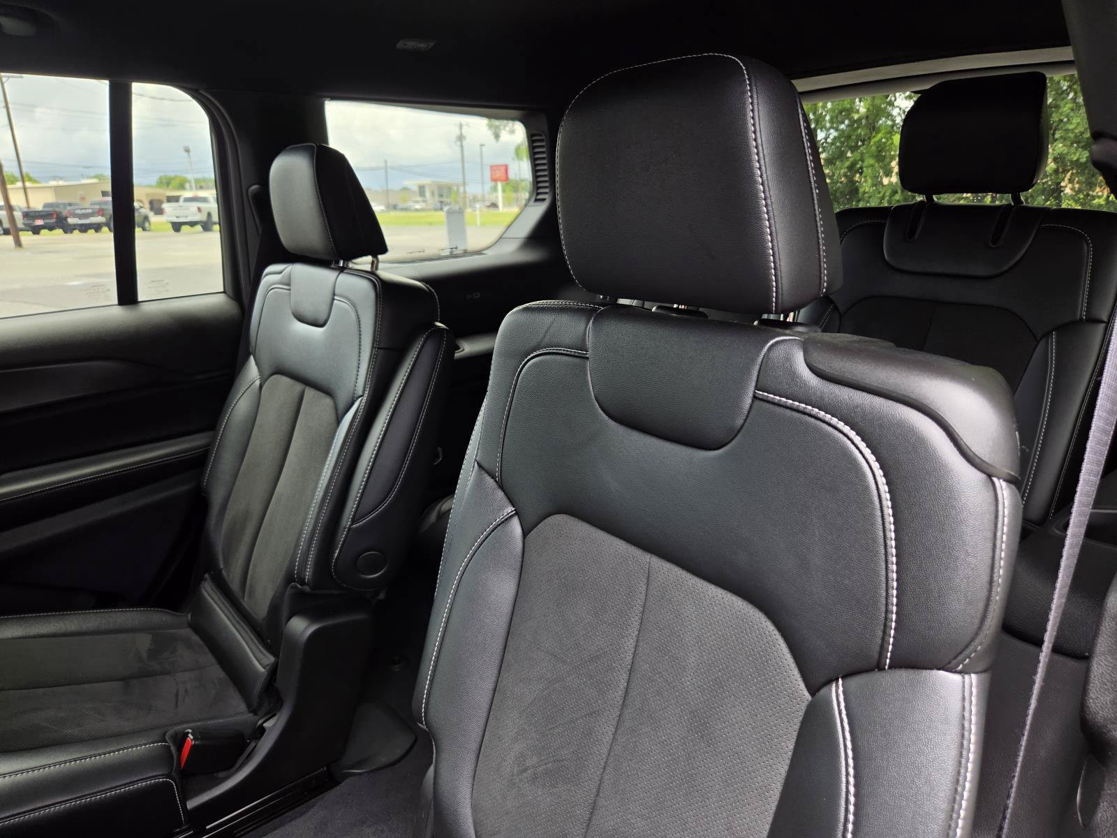 Used 2025 Jeep Grand Cherokee L Altitude AWD/4WD image 25