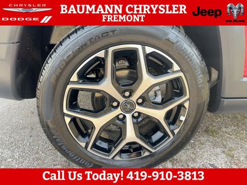 Used 2025 Jeep Compass Limited AWD/4WD image 27