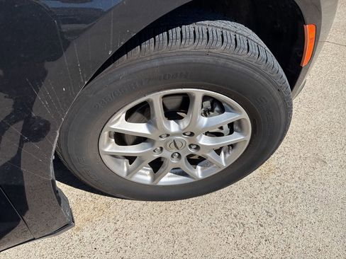 Used 2023 Chrysler Pacifica Touring-L image 16