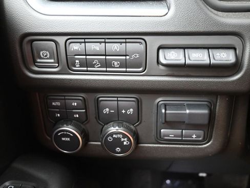 Used 2022 Chevrolet Suburban High Country w/ LPO, Illumination Package AWD/4WD image 23