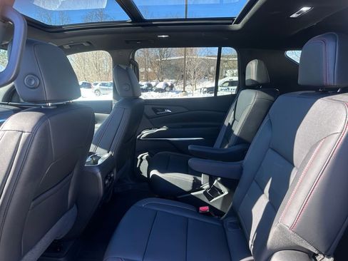 Used 2025 Chevrolet Traverse Z71 image 19