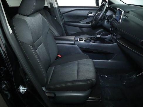 Certified 2025 Nissan Rogue SV image 34