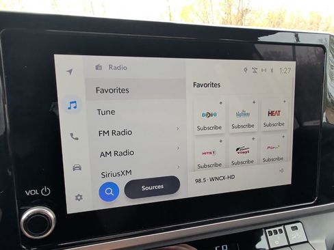 Used 2025 Toyota Camry SE w/ Convenience Package image 19