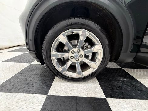 Used 2020 Ford Explorer Platinum w/ Premium Technology Package image 11