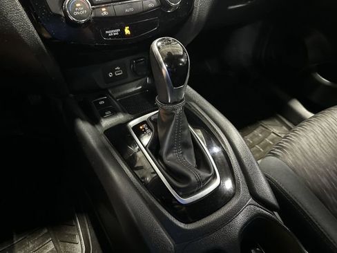 Used 2019 Nissan Rogue SV w/ Premium Package FWD image 25
