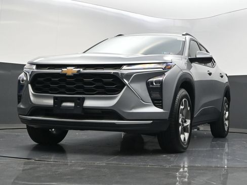 Certified 2024 Chevrolet Trax LT w/ Driver Confidence Package FWD image 38